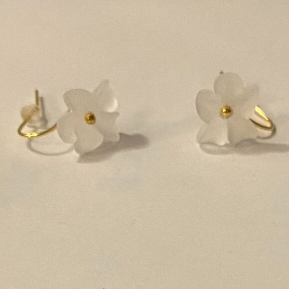 NEW White acrylic flowers with gold ear wire - Picture 2 of 6
